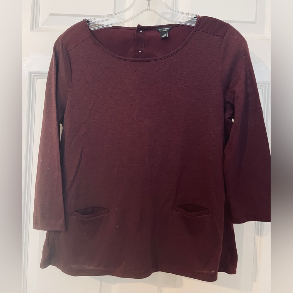 Ann Taylor mixed media top size MP. 3/4 sleeve. The back is silky materials